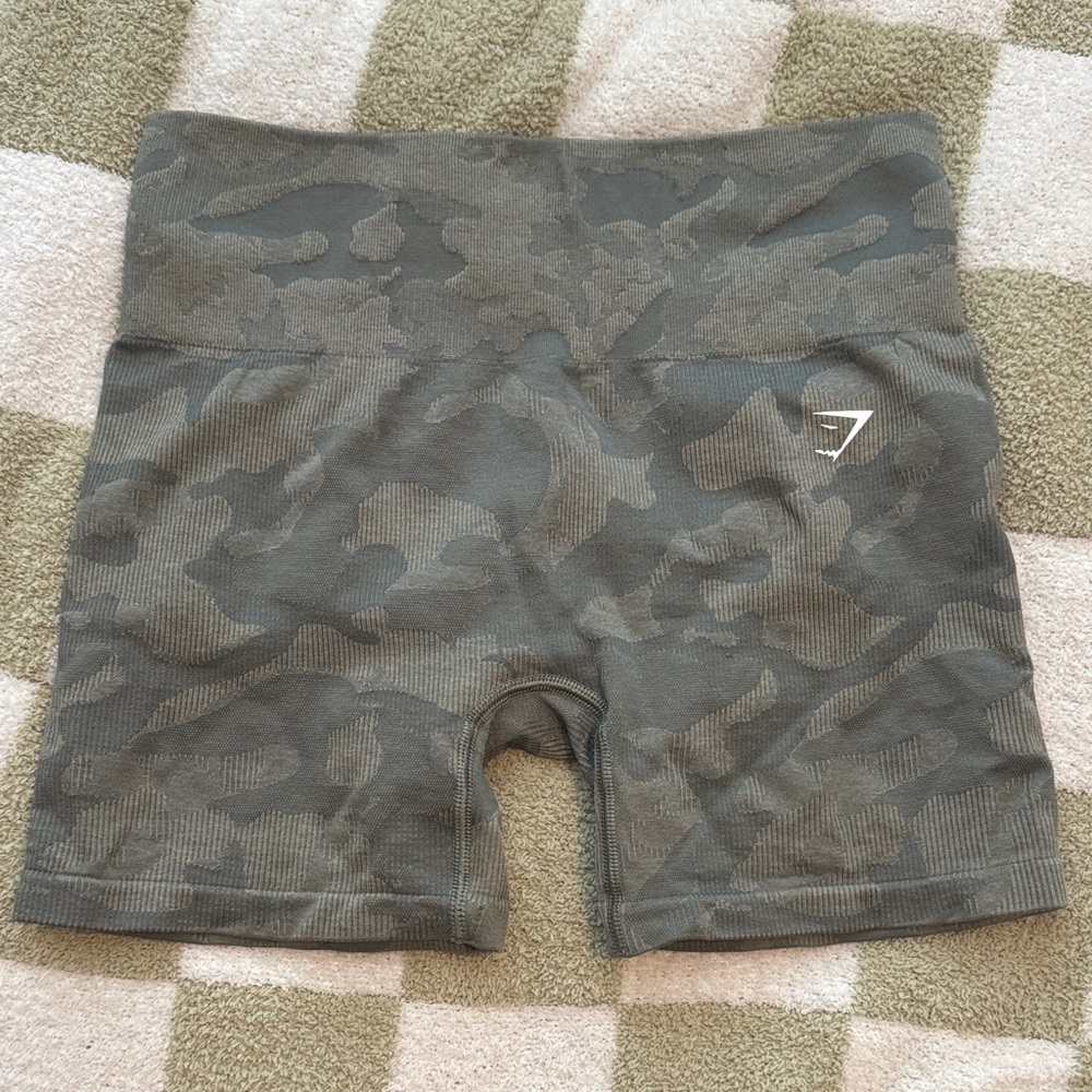 GymShark Seamless Camo High-Waist Bike Shorts - Olive Green